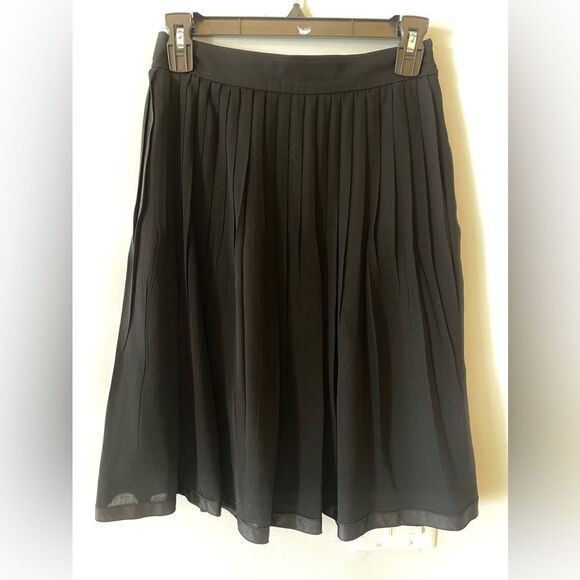 Burberry London Pleated Black Skirt - Size 36 - Picture 1 of 4